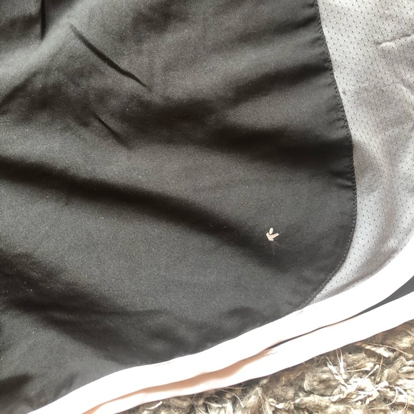 Athletic shorts - Picture 2 of 3